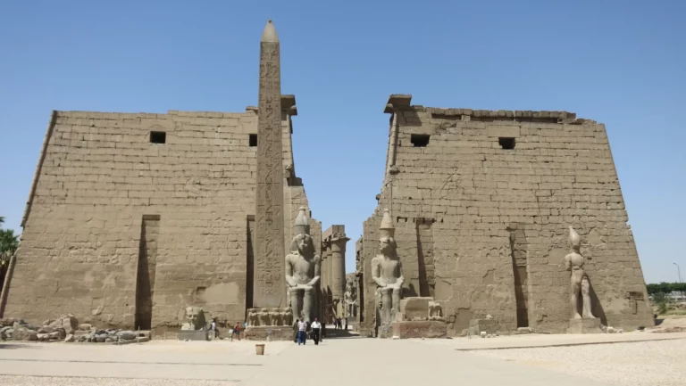 Aegypten_Luxor_Tempel_Eingangspylon
