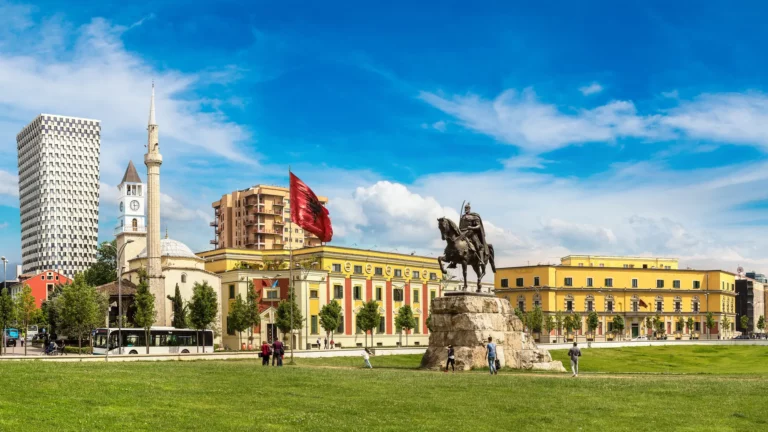 Albanien_Skanderbeg_square_Tirana