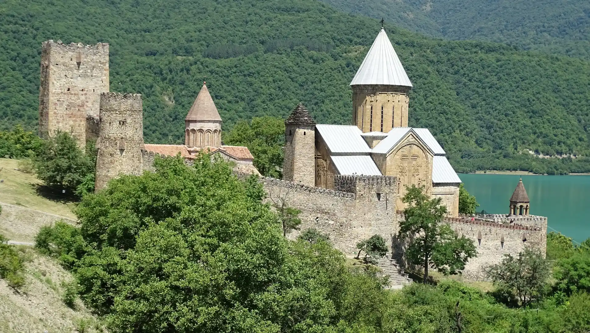 Georgien_Ananuri_Kloster_Wehrkirche