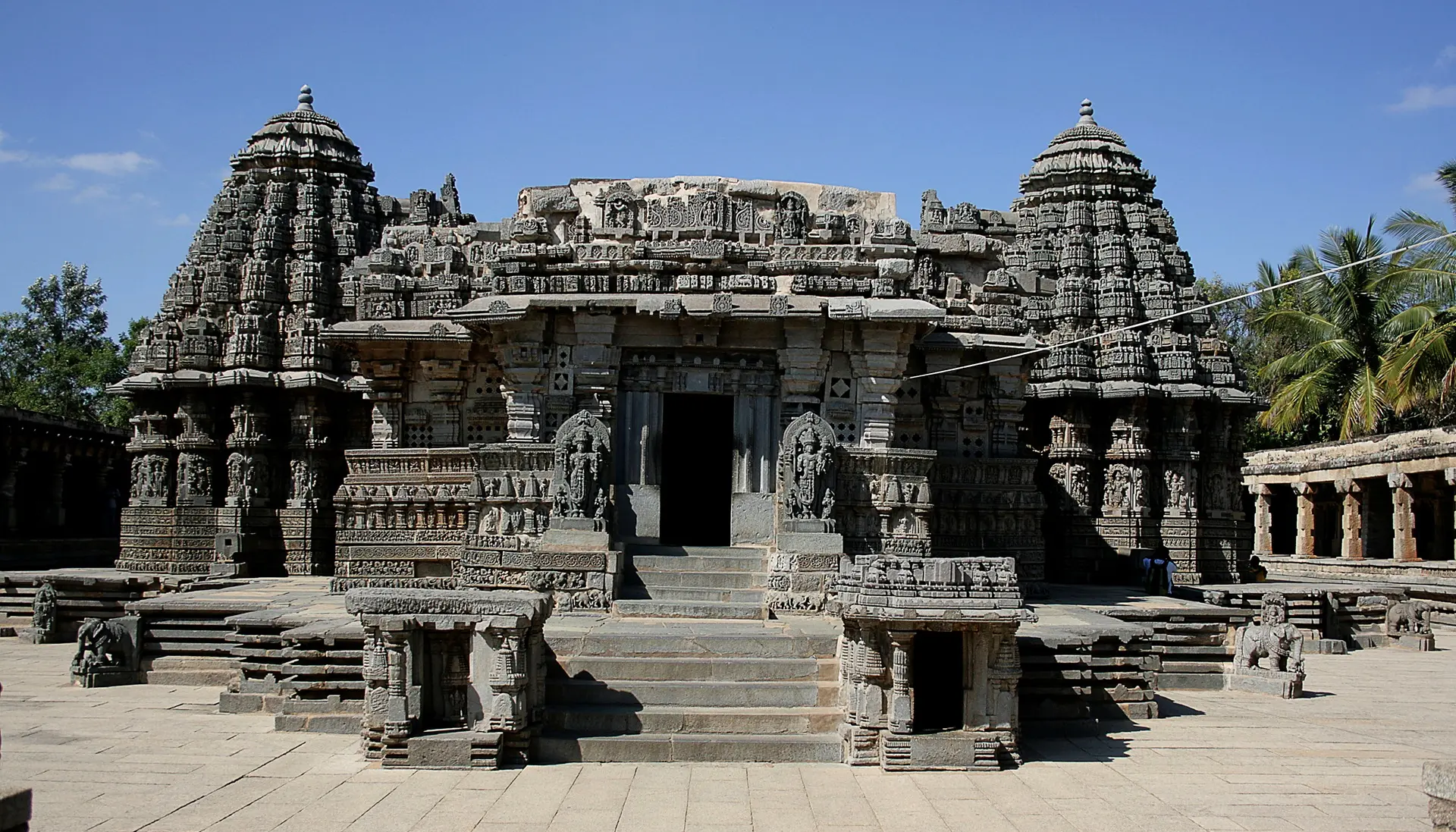 Indien_Halebid_hoysaleswara temple