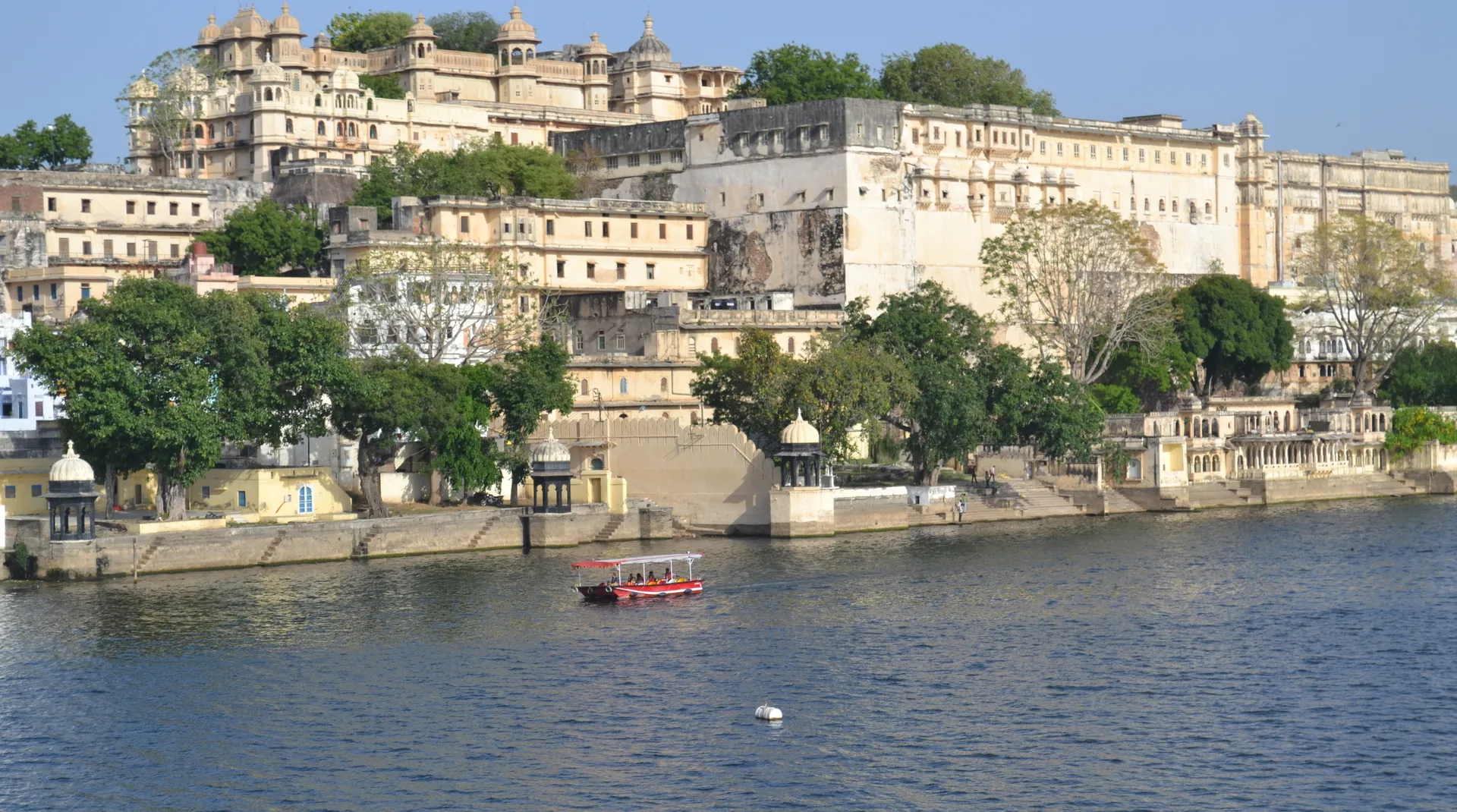 Indien_Udaipur_boat-ride-lake-pichola