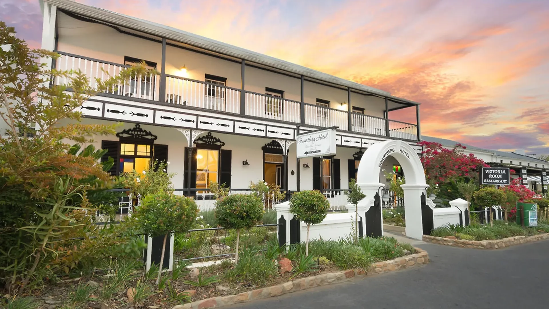Mont-dOr-Swartberg-Hotel-Prince-Albert