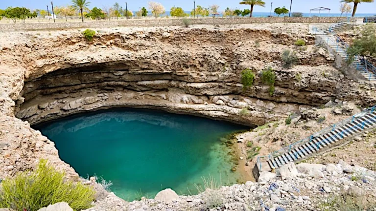 Oman_Bimmah-Sinkhole