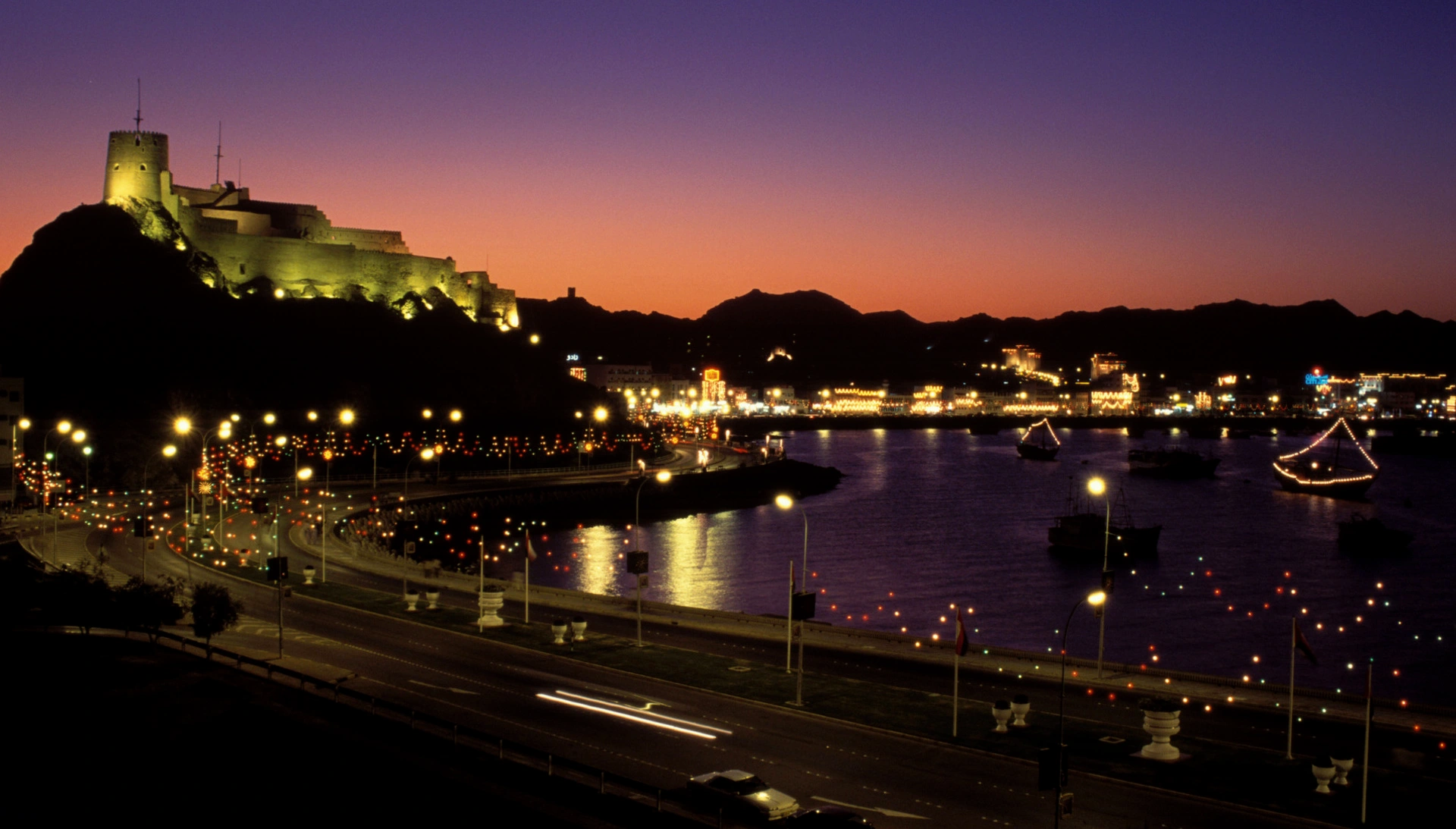 Oman_Muscat-bei-Nacht_Hafen