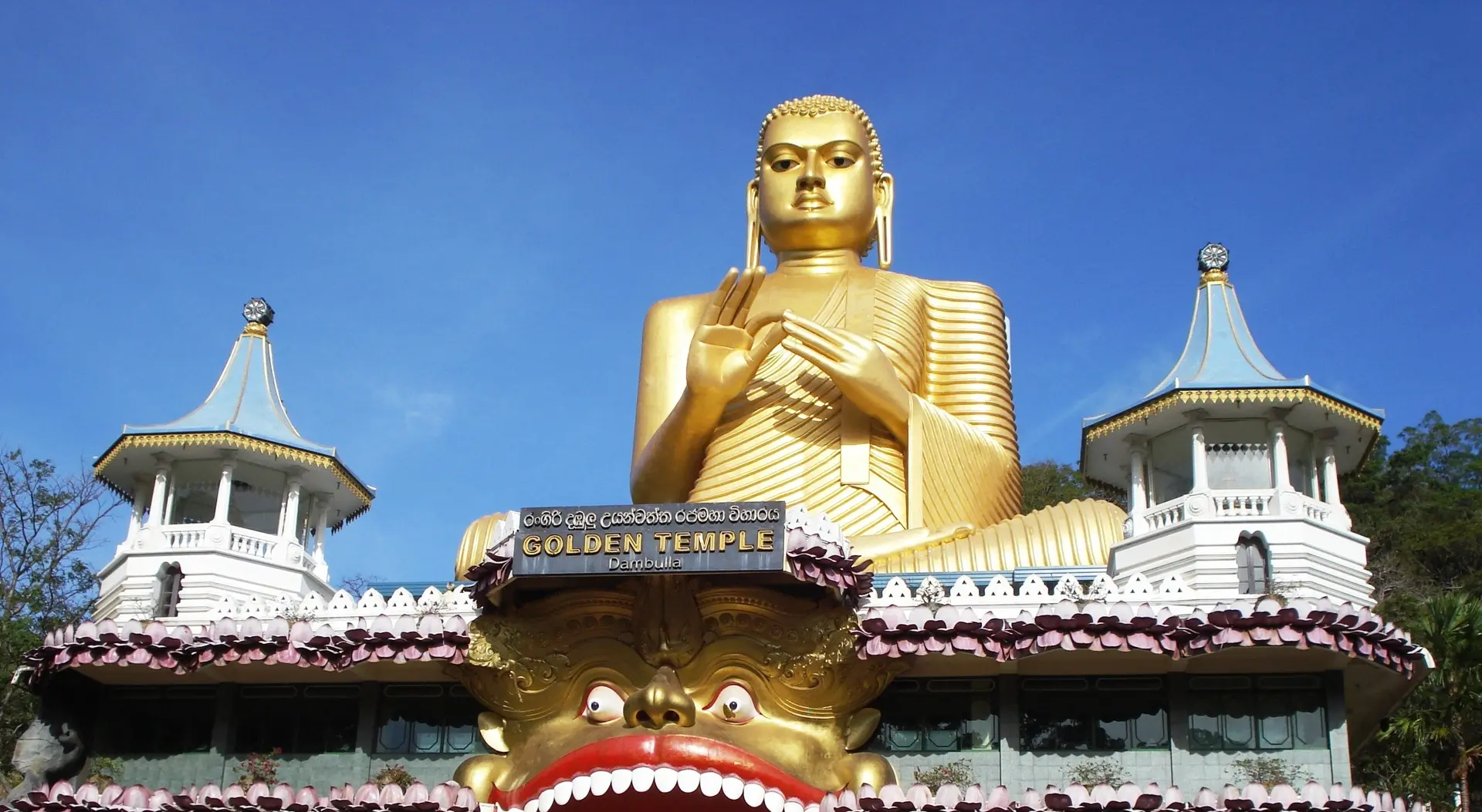 Sri-Lanka_Dambula_goldener Buddha