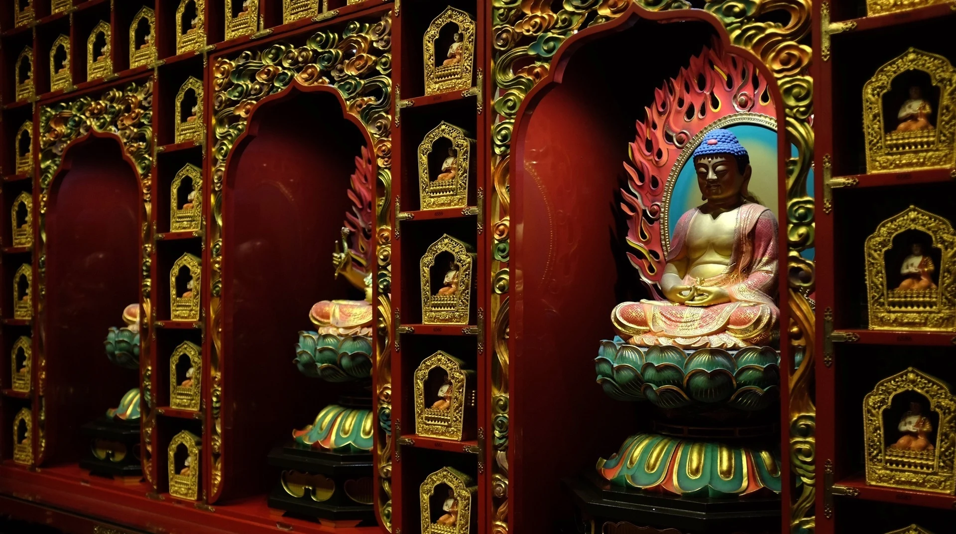 Sri-Lanka_Kandy_Zahntempel_one-hundred-buddhas