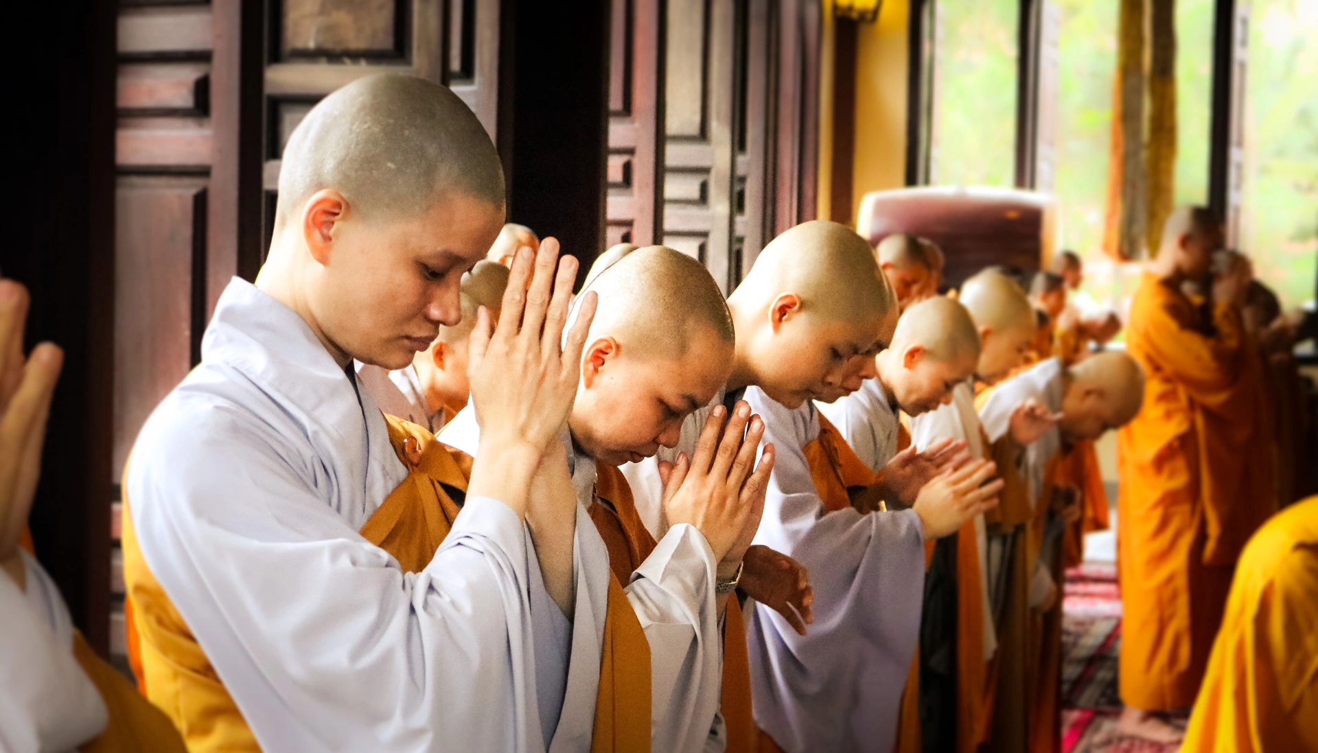 Vietnam_Moenche_monk